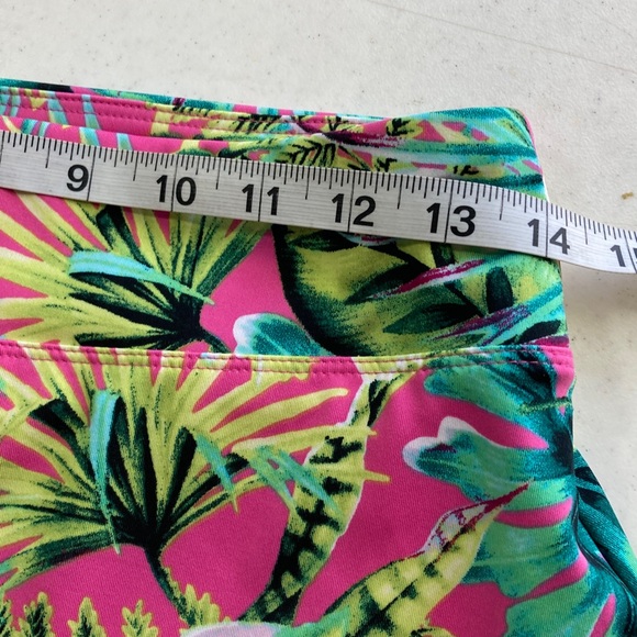 Tommy Bahama Golf Pink Tropical Leaf Ruffle Skort - Picture 7 of 8